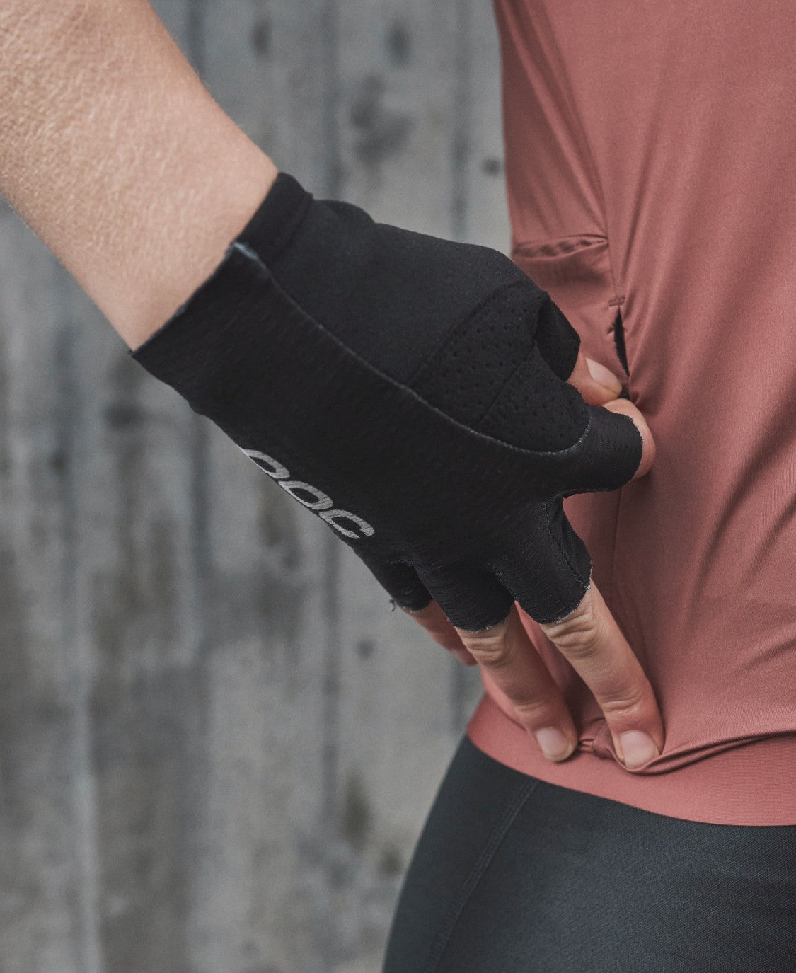 AGILE SHORT GLOVE