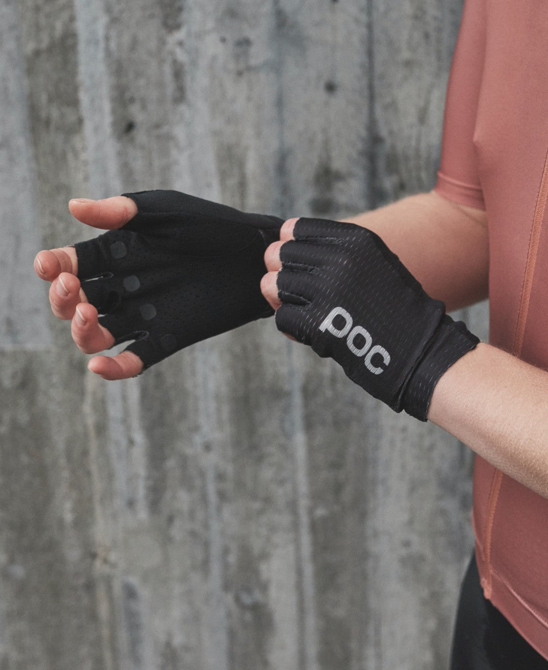 AGILE SHORT GLOVE