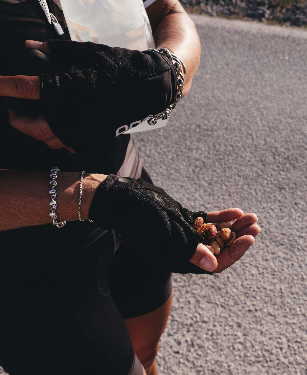 ESSENTIAL SHORT BIKE GLOVE